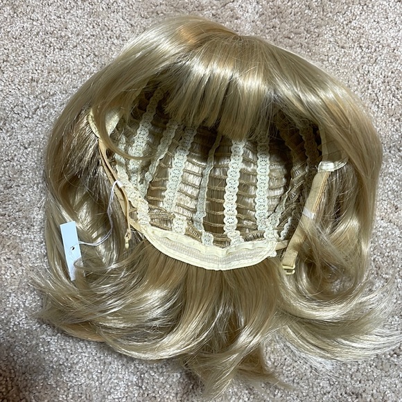 NWT 12” corn golden blonde pale honey choppy ends strawberry blonde bangs wig - Picture 11 of 16